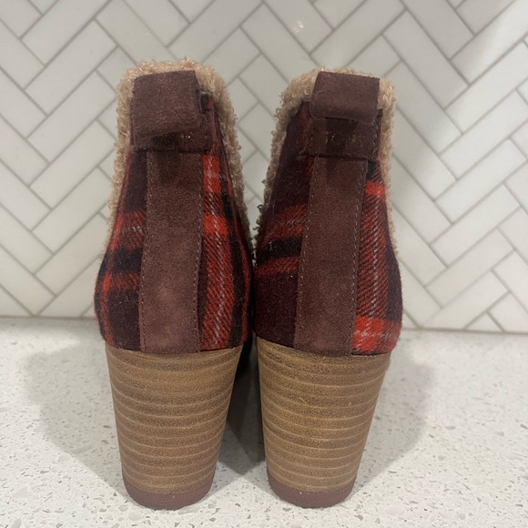 Toms Red Plaid Ankle Boots with Faux Fur - Picture 4 of 13